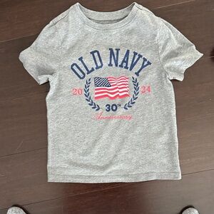 Old Navy Gray Short-Sleeve Tee with Flag Graphic